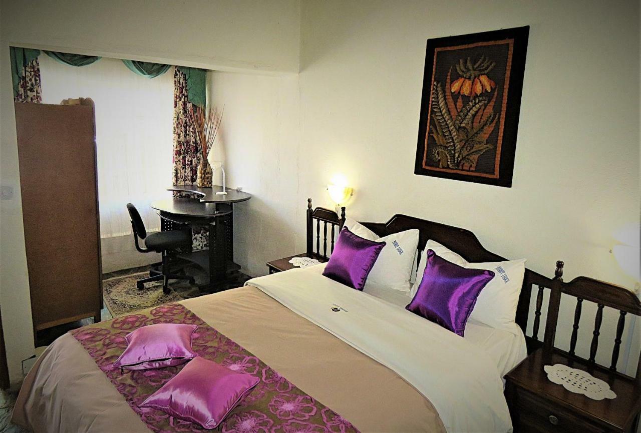 Parrot Lodge Bulawayo Exterior photo