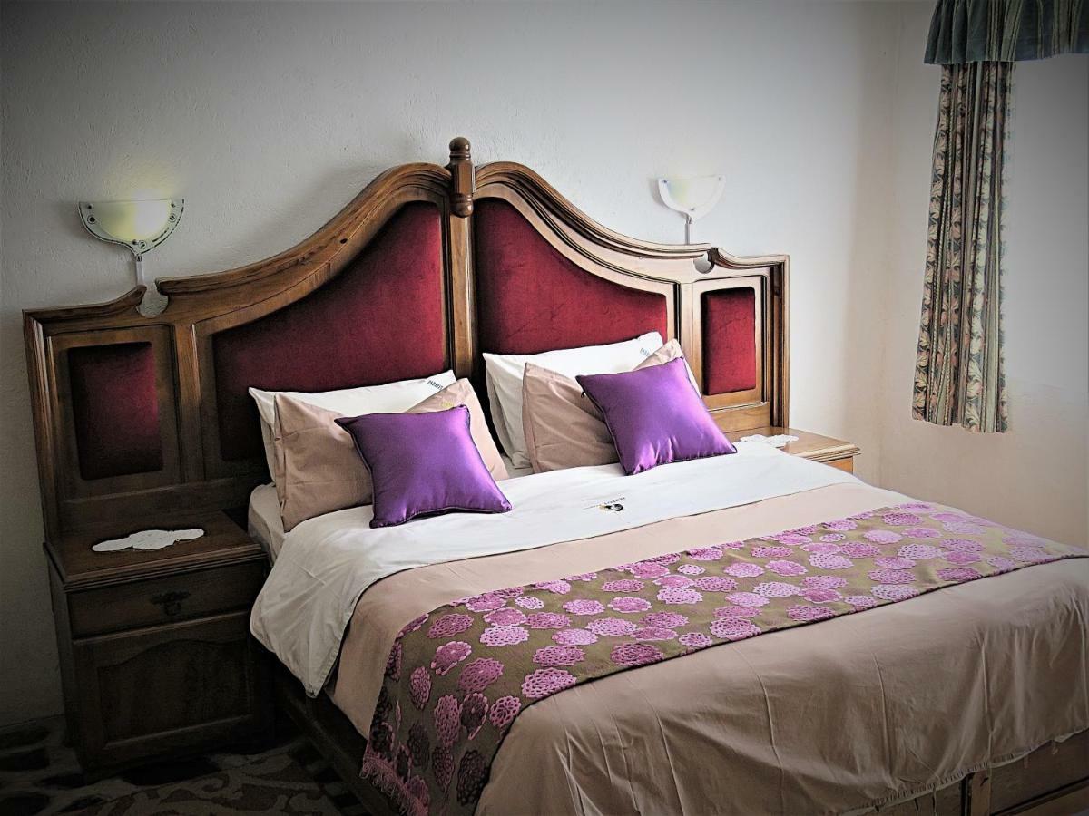 Parrot Lodge Bulawayo Exterior photo